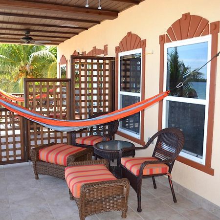 Belizean Nirvana Placencia Bilik gambar