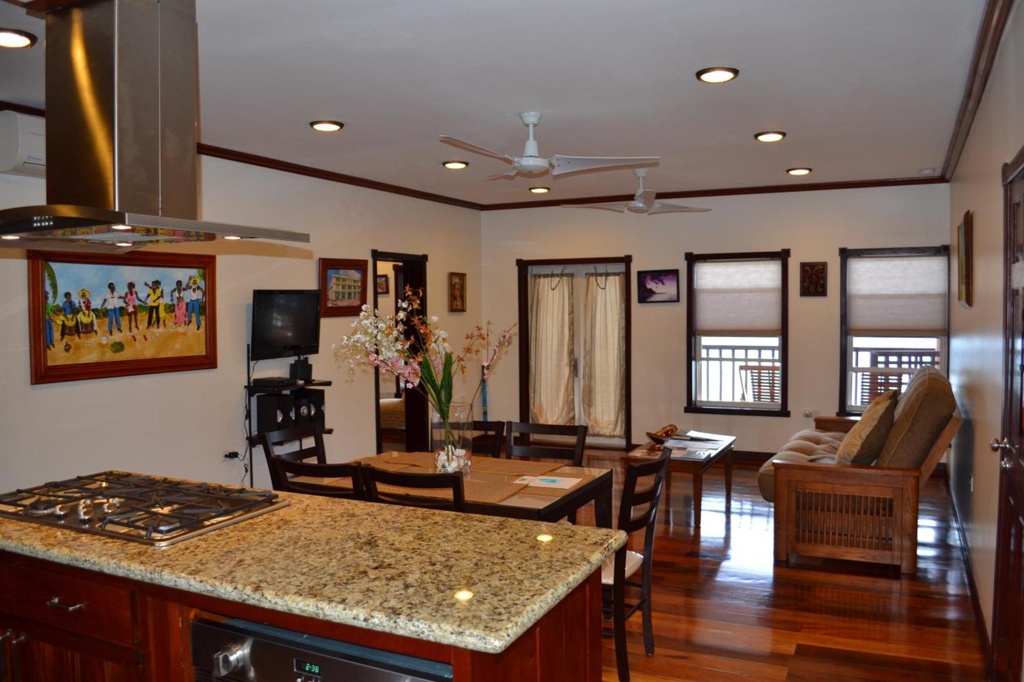 Belizean Nirvana Placencia Bilik gambar