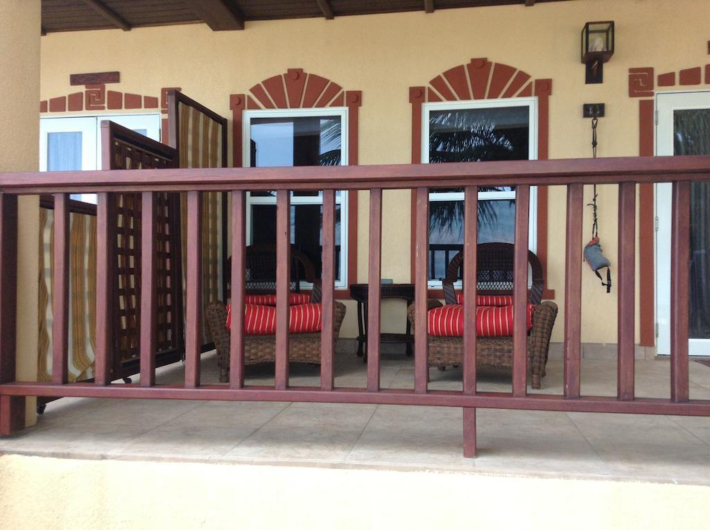 Belizean Nirvana Placencia Bilik gambar