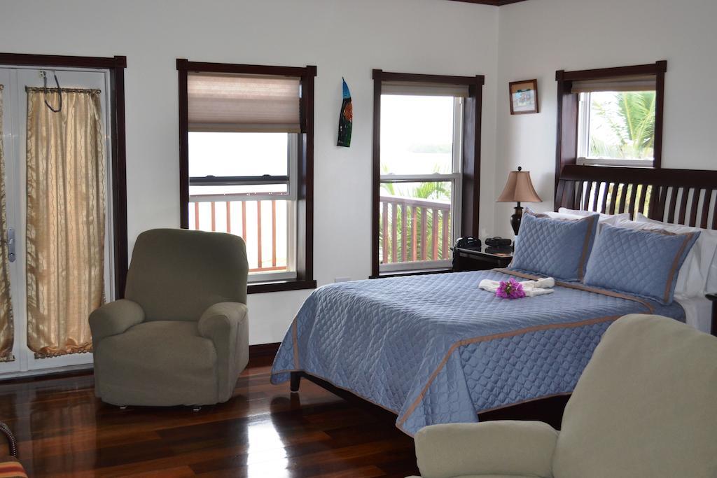 Belizean Nirvana Placencia Bilik gambar